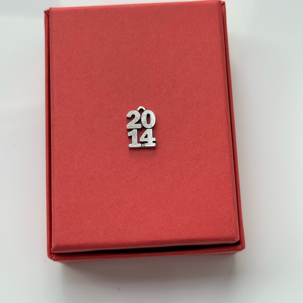 Retired James Avery 2014 Charm